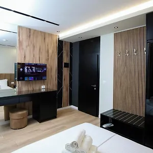 Hotel Three ***